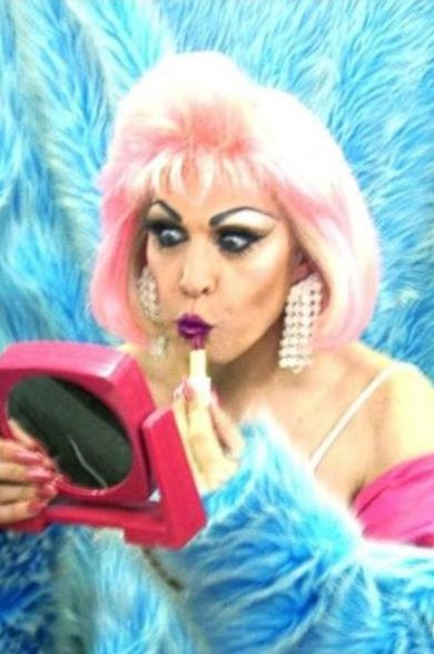 Katharina Blaschke, alias Helene aus SOKO Wismar kommt am 16. November in den Ostwind Boltenhagen Katharina Blaschke, alias Helene aus SOKO Wismar lacht freundlich in die Kamera