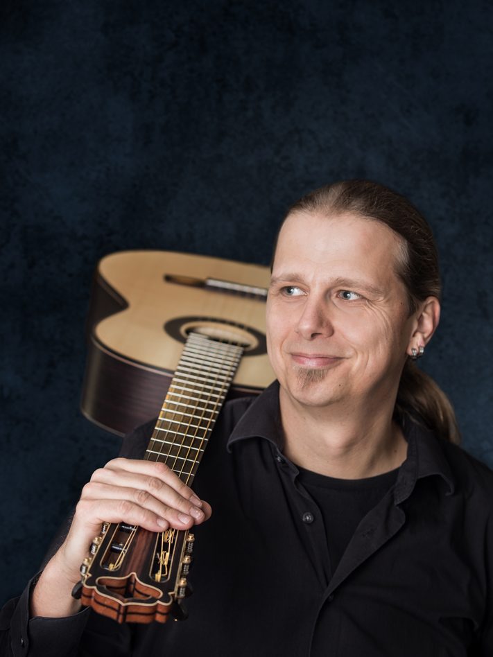 Katharina Blaschke, alias Helene aus SOKO Wismar kommt am 16. November in den Ostwind Boltenhagen Katharina Blaschke, alias Helene aus SOKO Wismar lacht freundlich in die Kamera